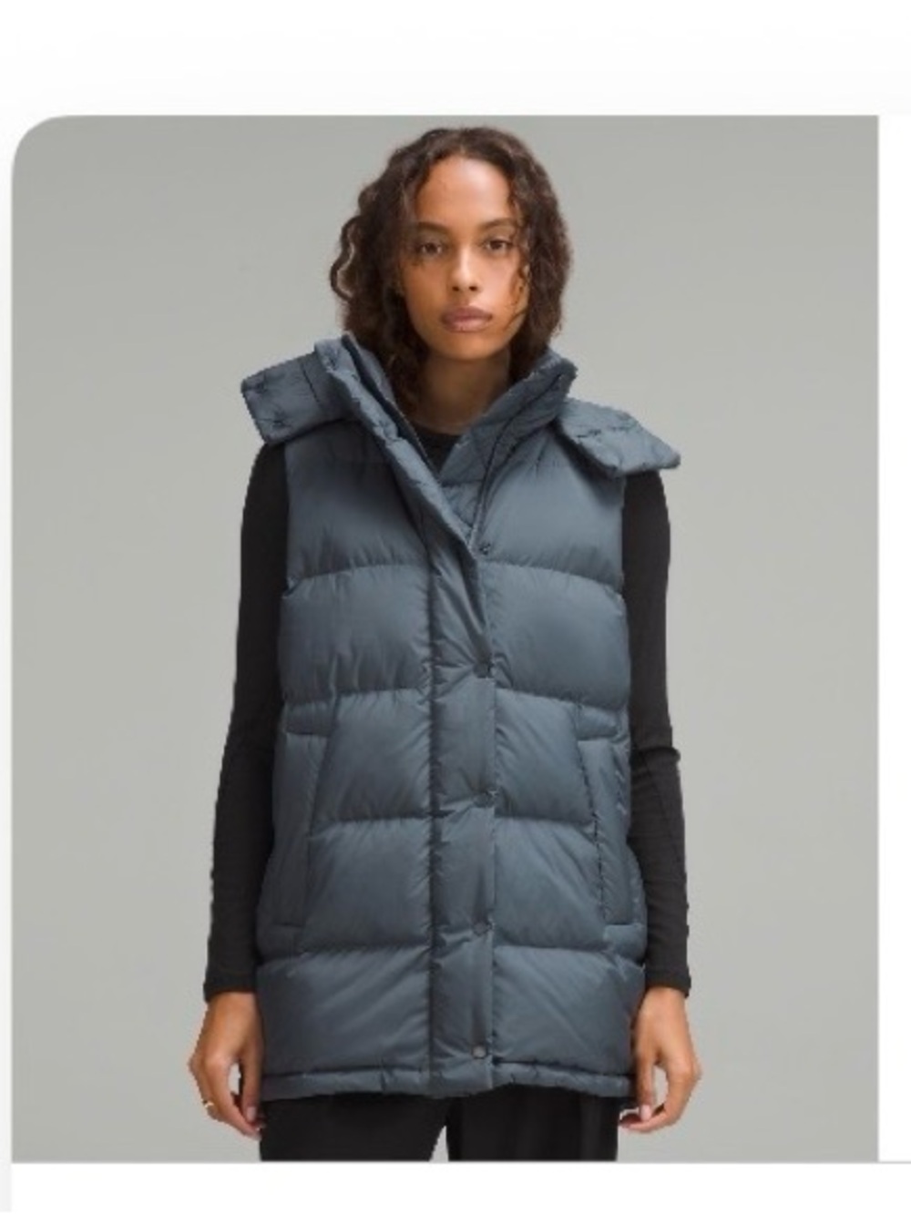 Wunder Puff 600-Down-Fill Mid-
Length Vest
Colour Oil Grey/Belgian Blue